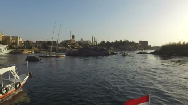 Лодки на реке Нил в Асуане — стоковое видео