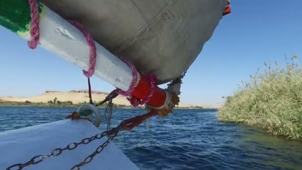 Boog van felucca op de Nijl — Stockvideo