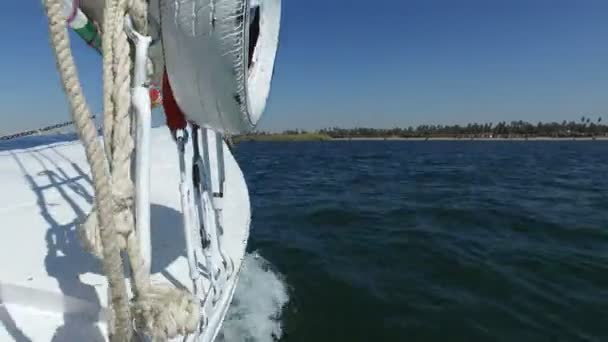 Felucca navegando pelo Nilo — Vídeo de Stock