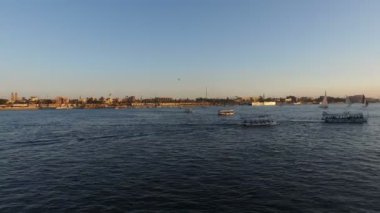 Nil, Luxor üzerinde tur tekneleri