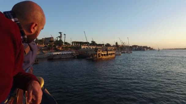 Красивый закат на Ниле в Луксоре — стоковое видео