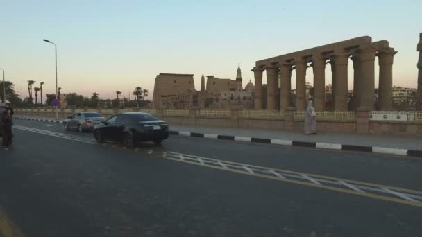 Ulica widok Świątyni Luksorskiej — Wideo stockowe