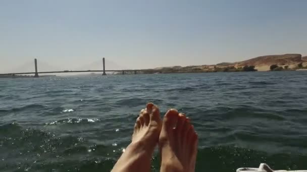 Man 's feet on felucca — стоковое видео