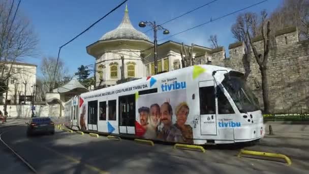 Электрический трамвай в Стамбуле — стоковое видео