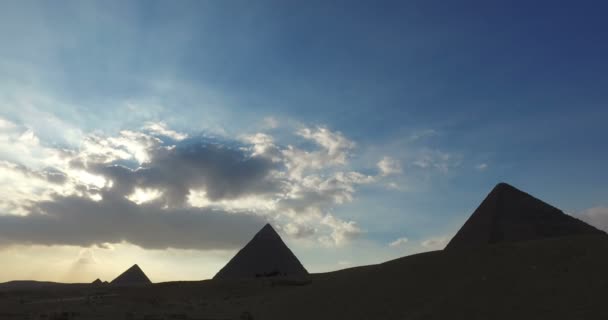 Giza-Pyramiden am Abend — Stockvideo