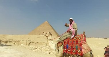 bir deve üzerinde Mısır adam 