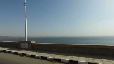 Köprüden Aswan Barajı için sürüş