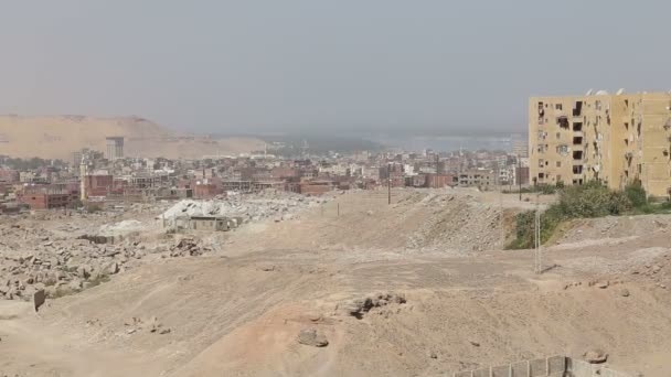 Buildings in poorer part of Aswan — Stock Video