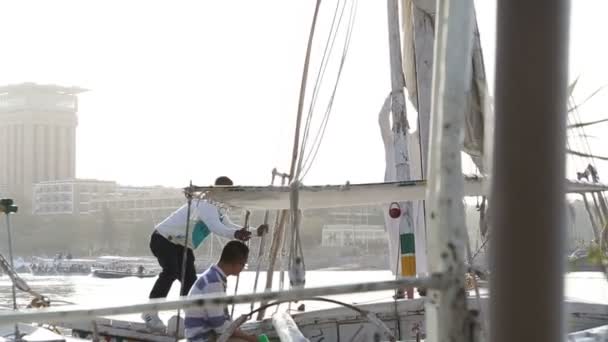 Men sailing with felucca — Stock Video