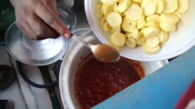 Gıda üzerinde felucca hazırlanması