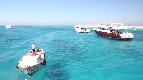 Barcos turísticos no mar Vermelho — Vídeo de Stock