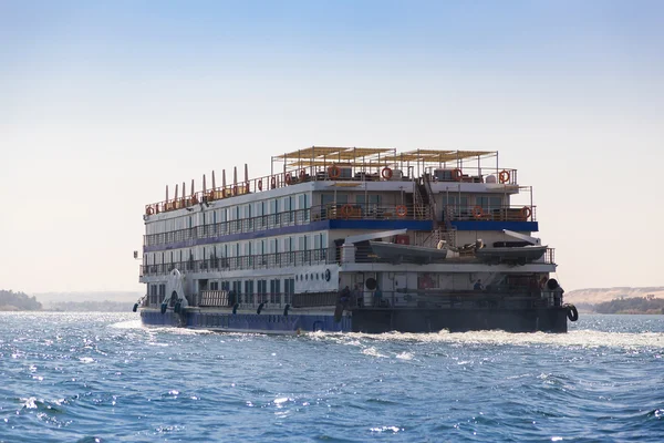 Cruiser ship on the Nile — Stock Photo, Image