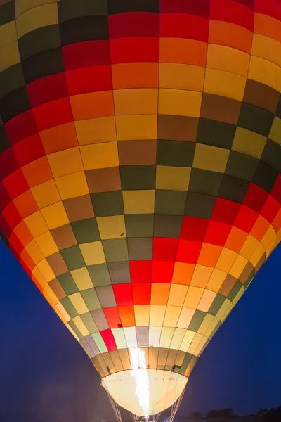 Montgolfière au-dessus de la vallée des Rois — Photo