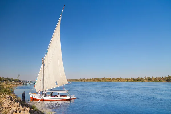 三桅小帆船上尼罗河岸 — 图库照片