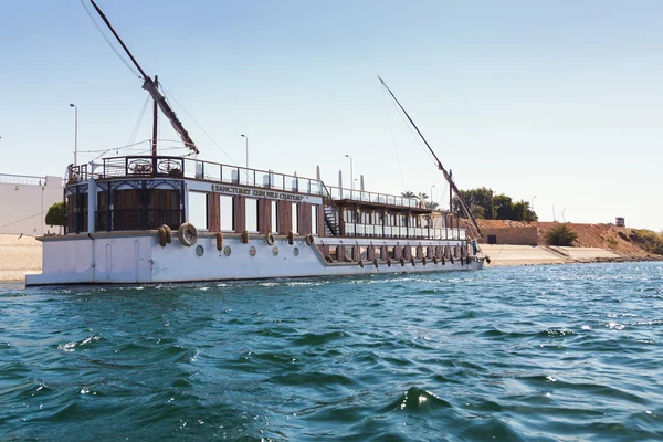 Cruiser ship on the Nile — Stock Photo, Image