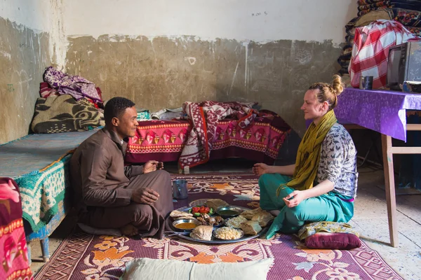 Man and tourist having traditional Egyptian lunch — Stock Photo, Image