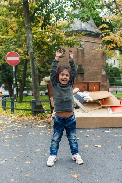 Kameraya poz veren kız — Stok fotoğraf