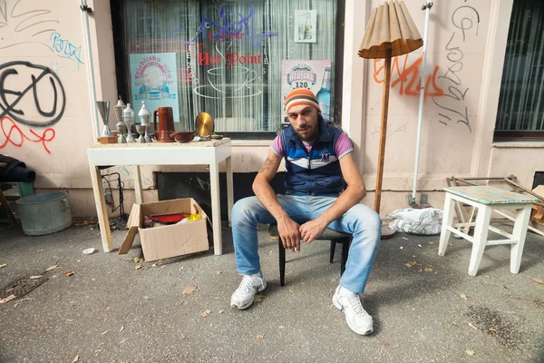 Man sitting at the chair at dump — Stock Photo, Image