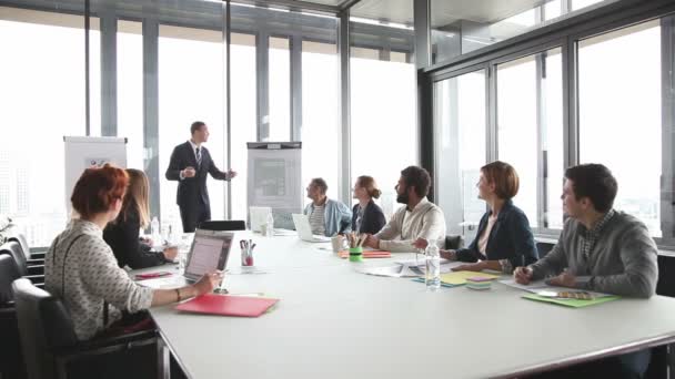 Director giving presentation to colleagues — Stock Video