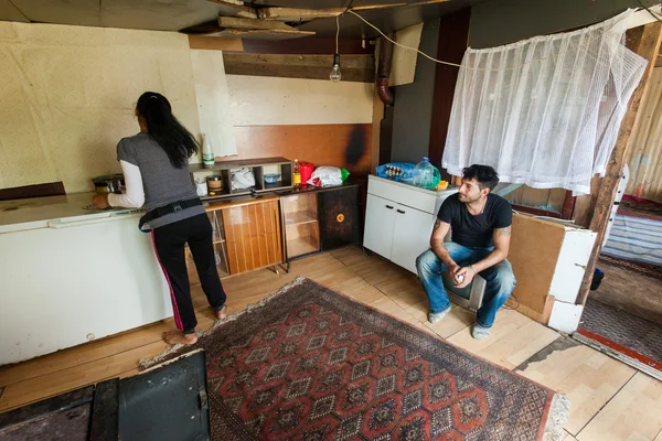 Man and his family at home — Stock Photo, Image