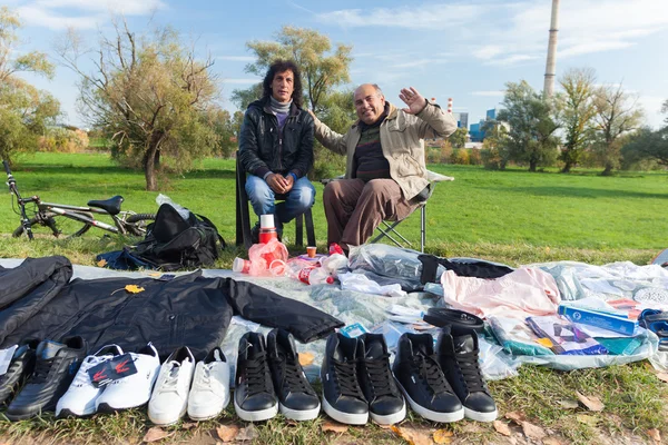 Vendedores no mercado de pulgas de Zagreb — Fotografia de Stock