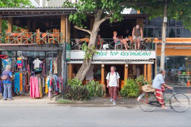 ağaç ilk restoran balkonda turizm.