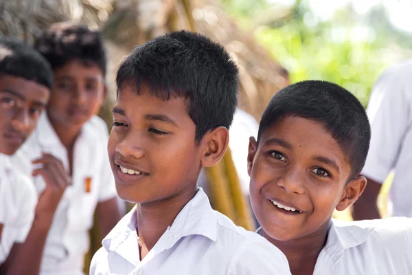 Portrait of school kids at Sea Turtle Farm and Hatchery — Stock Photo, Image