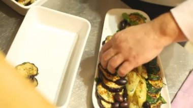 Şef porsiyon patlıcan dilimleri