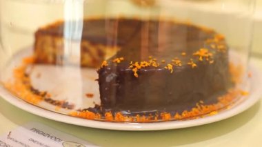 Restoranda çikolatalı kek