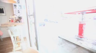 Cafe iç, sıcak renkler