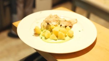Yemek hazır servis gerekir