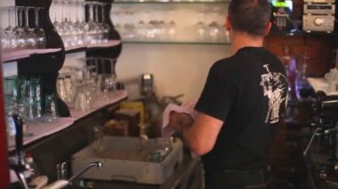 Barmen Züccaciye ve bardak hazırlanıyor