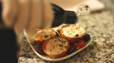 Bir restoranda öğle yemeği baharat