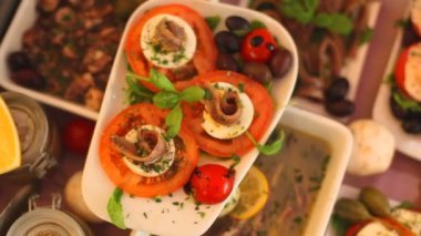 Caprese salatası plaka