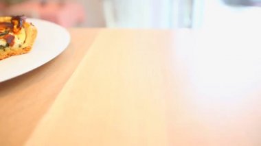 Bir tabakta sebze kiş