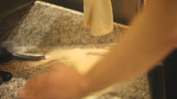 Делать тесто для крекеров — стоковое видео