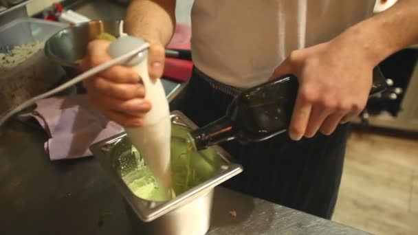 Mixing sauce with hand mixer — Stock Video