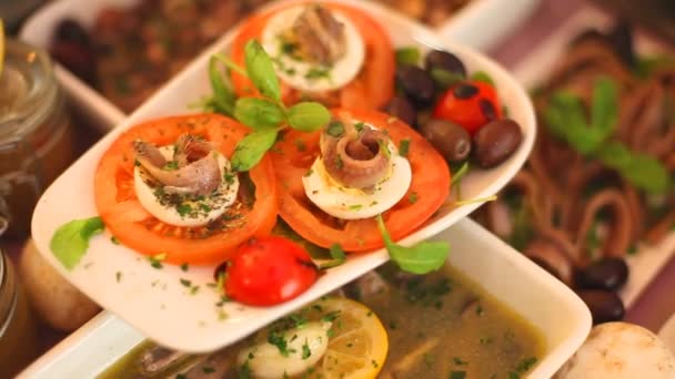 Caprese salatası plaka — Stok video