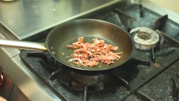 Processo de fritura de bacon — Vídeo de Stock