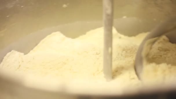Making batter with electric mixer — Stock Video