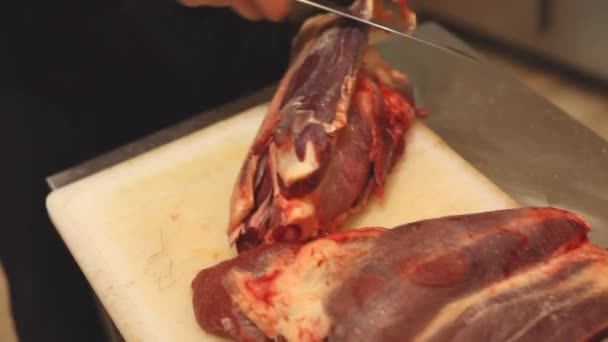 Chef corte de carne — Vídeo de Stock