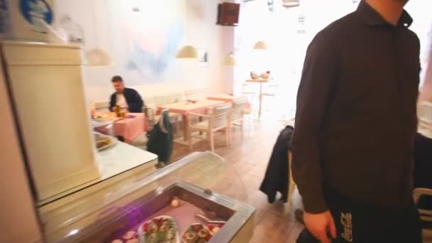 Restaurang inredning och kök — Stockvideo