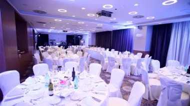 Bir şekilde dekore edilmiş restoran salonu panoramik