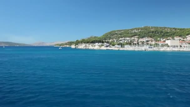 Хорватское побережье с парома — стоковое видео