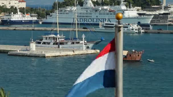 Prazo de validade dos barcos no porto — Vídeo de Stock