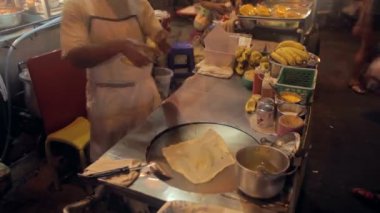 Gıda satıcıları Khao San Road üzerinde