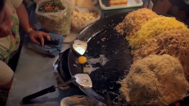 Food vendors on Khao San Road — Stock Video