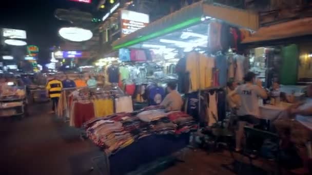 Lebensmittelhändler auf der Khao-san-Straße — Stockvideo