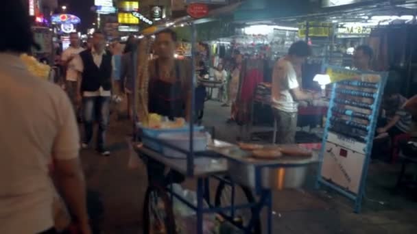 Élelmiszer-kereskedők, a Khao San Road — Stock videók