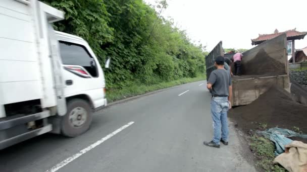 Tráfico de camiones por carretera — Vídeo de stock